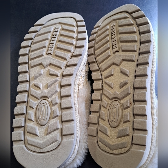 Skechers In & Out Faux Fur Clog/Slipper    Size 7 - Picture 9 of 11